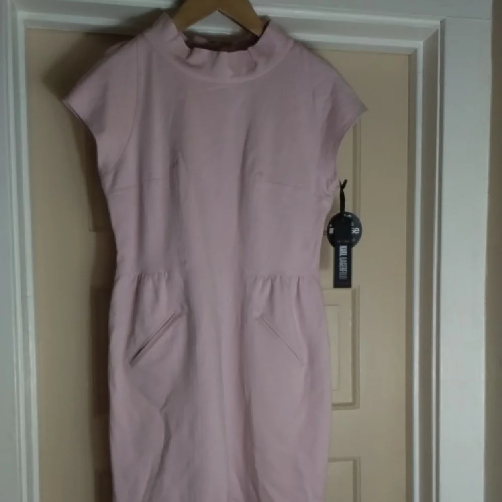 Elegant Pink Dress - Picture 1 of 9